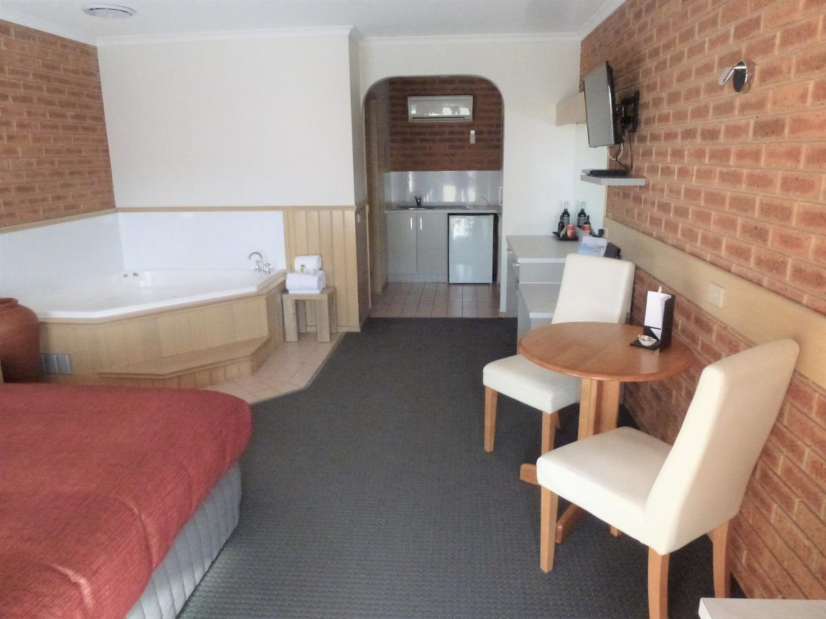 Colonial Motor Inn Bairnsdale Golden Chain Property Eksteriør billede